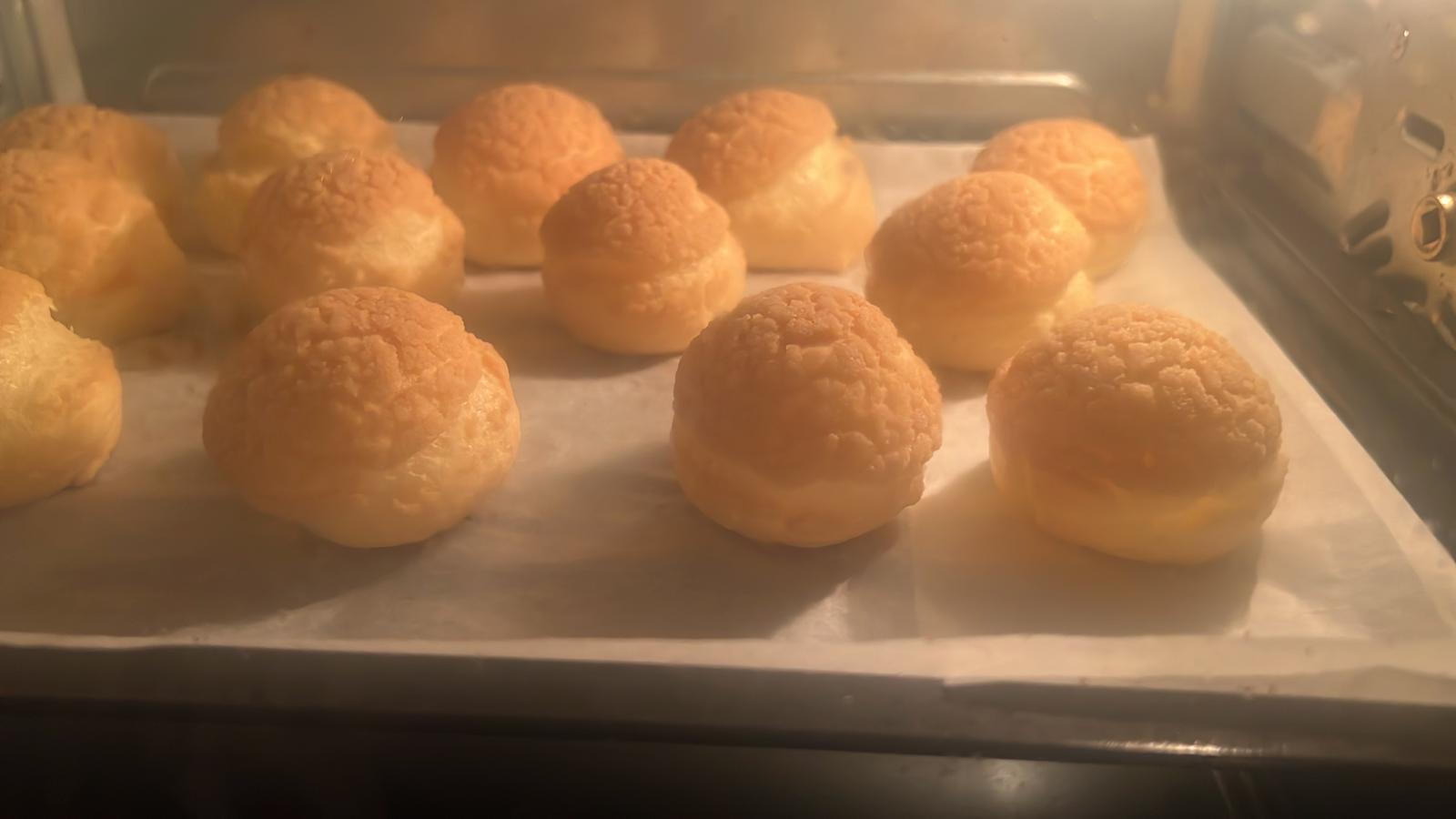 Golden choux pastry puffs fresh from the oven — pastry chef Amsterdam croque-en-bouche