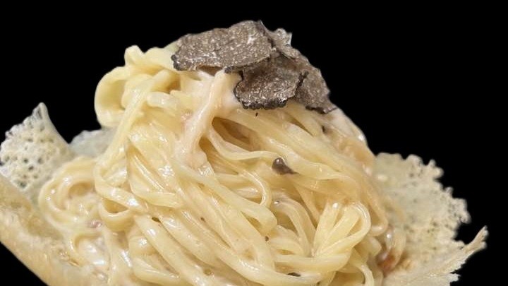 Homemade spaghetti with black truffle and Parmigiano cream — private chef Amsterdam